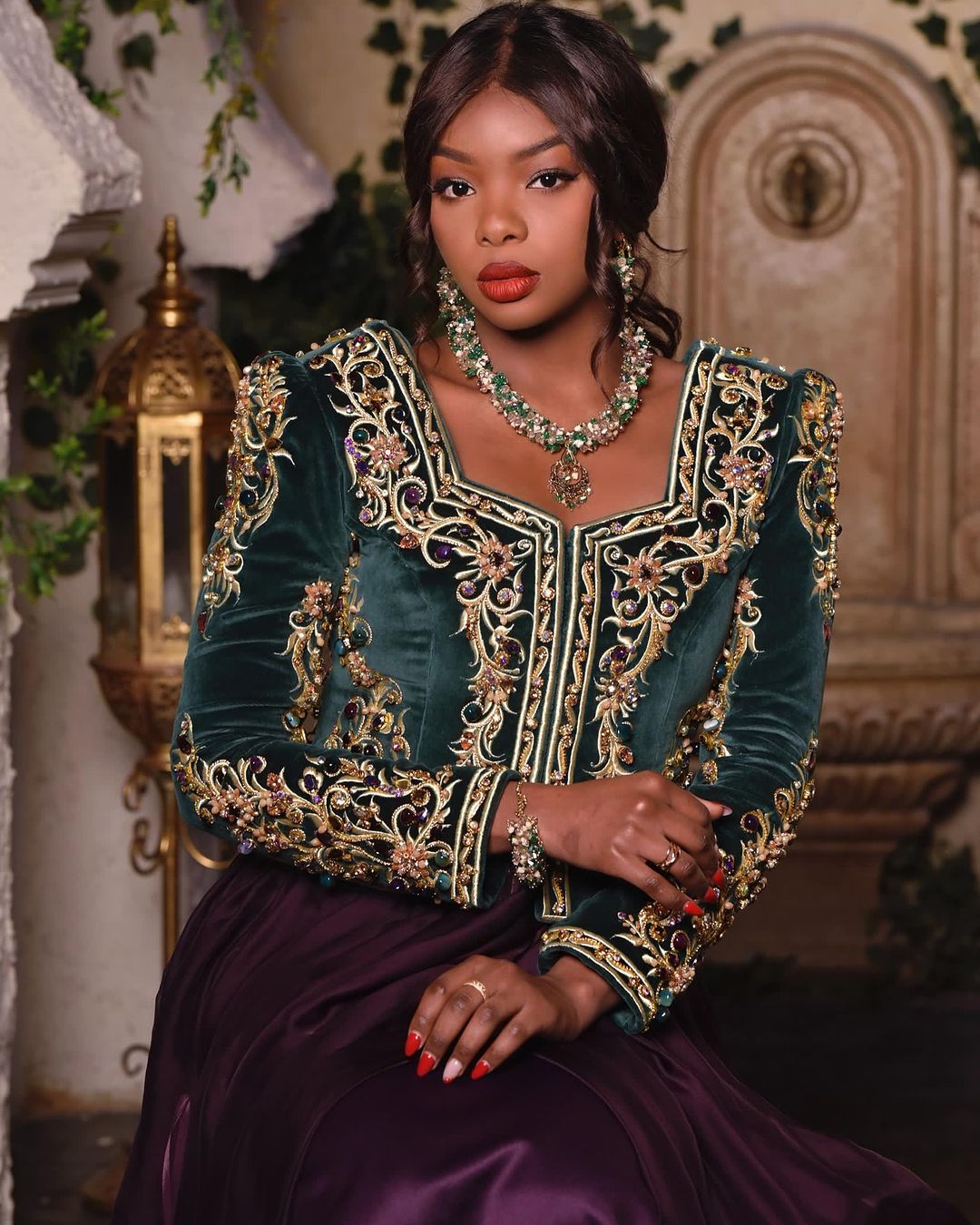 Créations d’un karakou algérien on velour de soie avec un chelqua et mousseline de soie Photo @zahra_photos.7 (2)