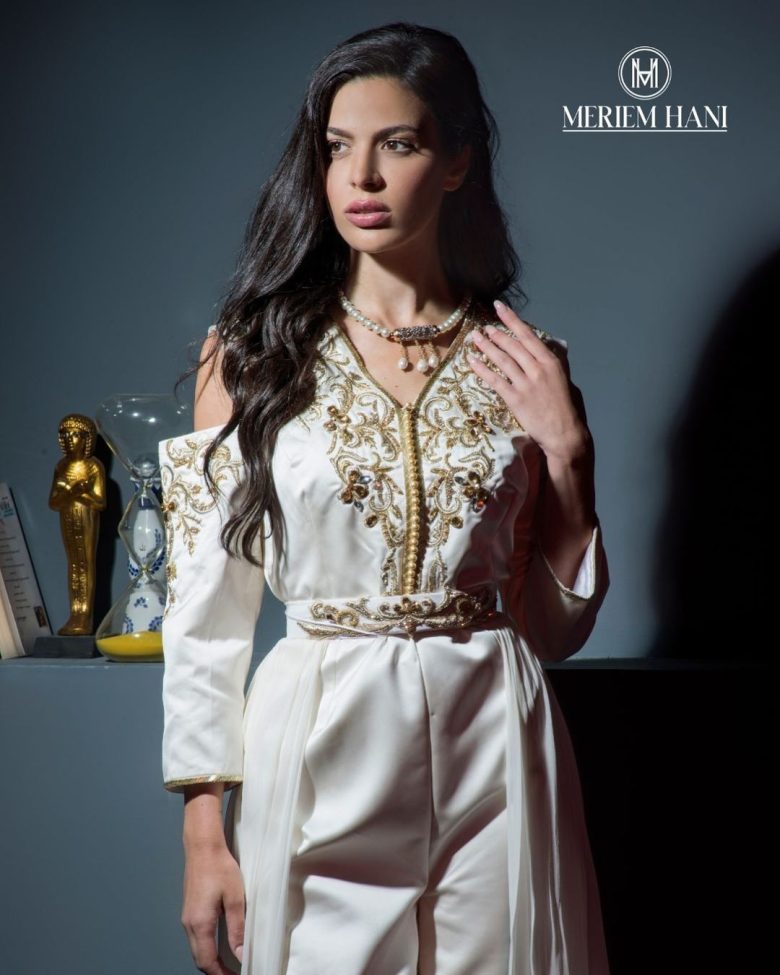 Channeling the vibrant spirit of Algeria in this stunning traditional dress! #AlgerianVibes #CulturalFashion #Heritage #FashionInspiration #Tradition #MeriemHani (2)