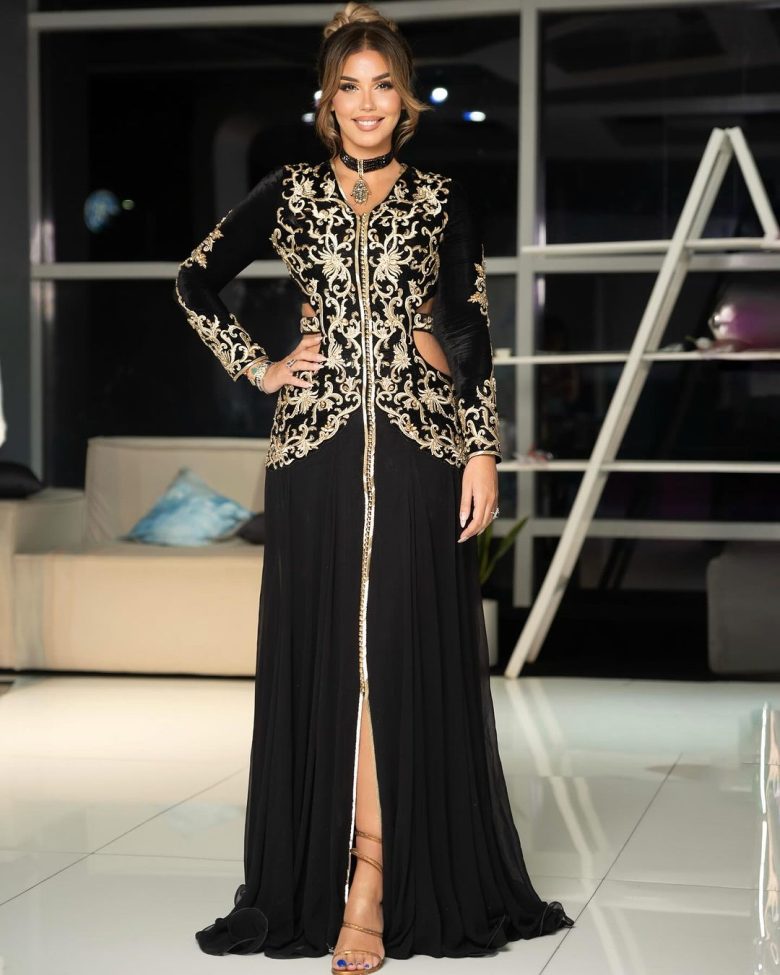 From Algiers to Dubai Proud - @meriemhani Picture - @aliabouzeid Hair - @nabila_hairstylist MUA - @re._.nna #fashionfactory #dubaifashionshow #algerianstyle #algerianculture #algeriandress #caftanalgerien (2)